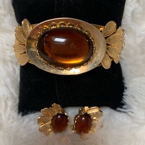 Bracelet and earring costume jewelry set